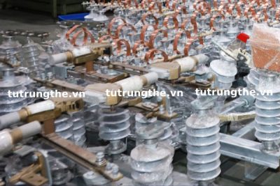 Kho hàng cầu dao phụ tải ngoài trời chém ngang hãng Vina Electric cách điện Silicon