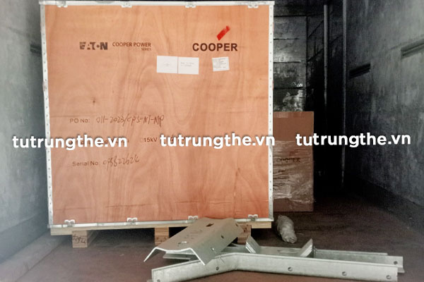 Giao hàng trọn bộ Recloser Cooper
