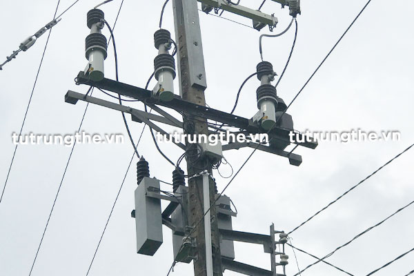 Bộ 3 dao cắt tụ PS25 lắp đặt ngoài trời