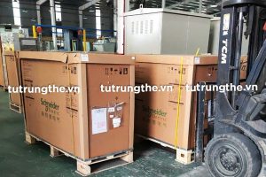 Giao hàng tủ RM6 Schneider