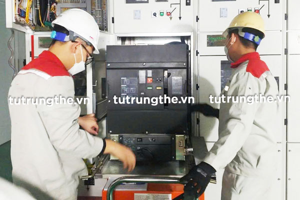 Thay thế máy cắt chân không VCB Schneider Evolis tủ trung thế
