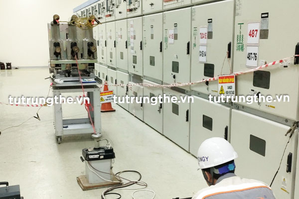 Xe đẩy hỗ trợ thí nghiệm VCB Schneider tủ trung thế
